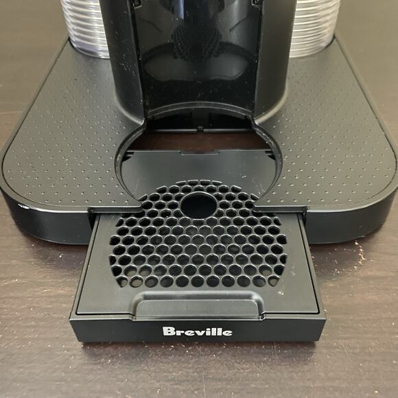 Breville Nespresso Vertuo BNV220, Black Chrome - Picture 3 of 8